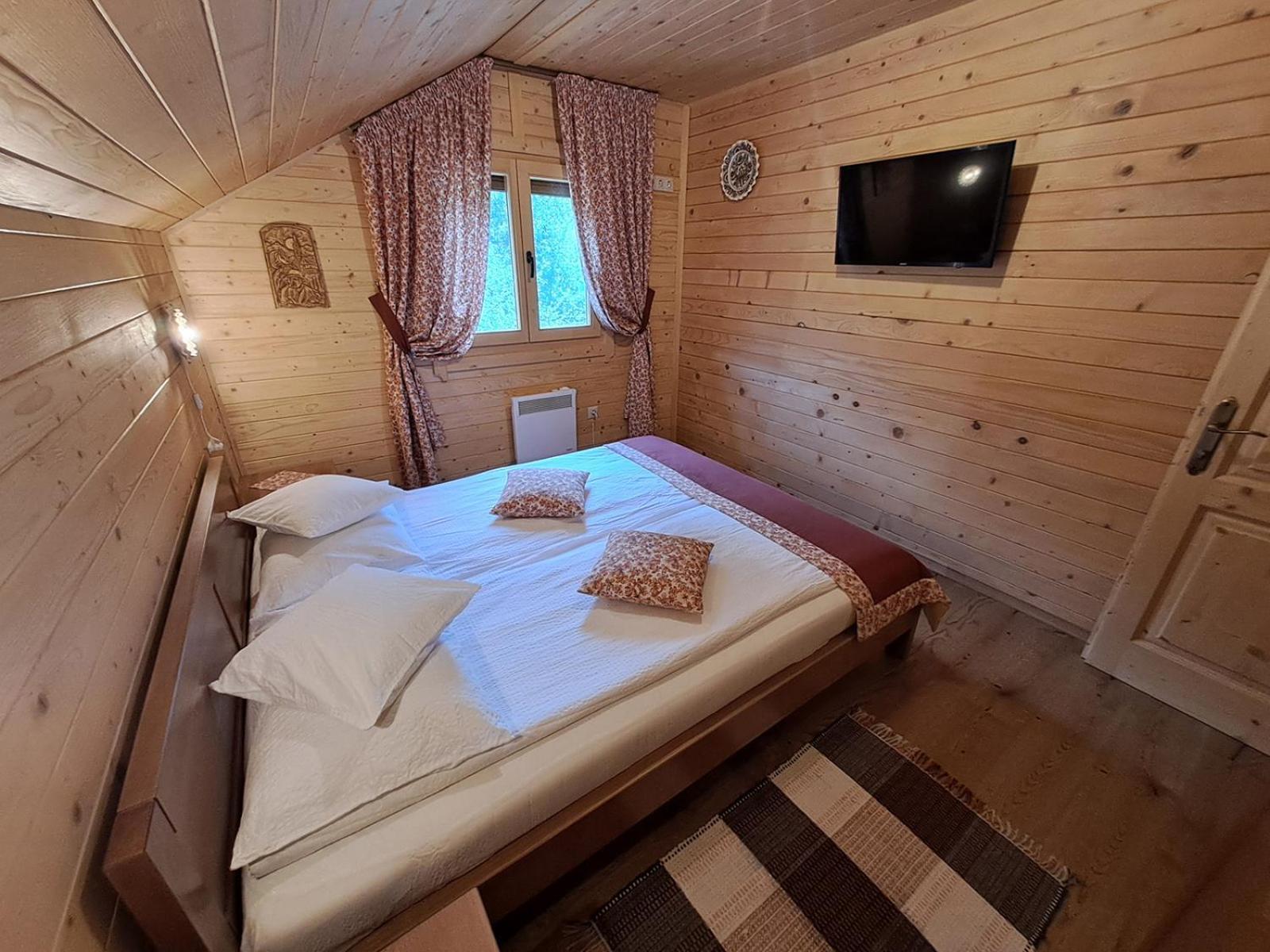 Villa Nagy Lak Sub Cetate Esterno foto