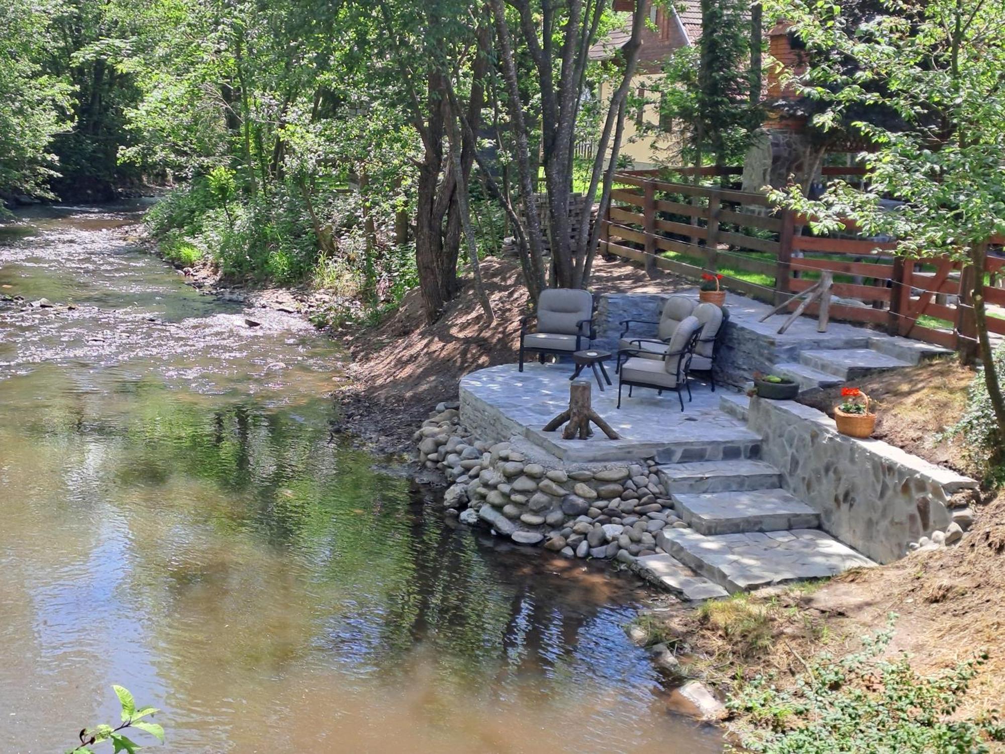 Villa Nagy Lak Sub Cetate Esterno foto